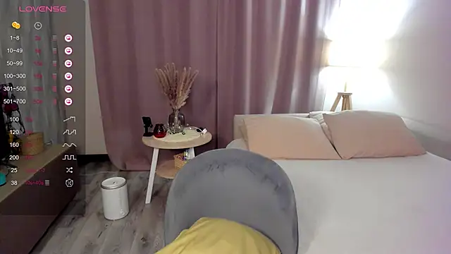 Snapshot of DannaEvan chatting on 8, 2, 2025 DannaEvan online show from 8, 2, 2025