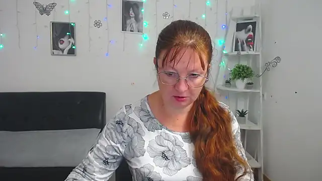 VanessaHotts online show from 13, 9, 2025