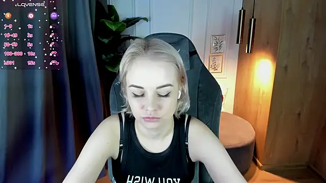 StephanieSweety online show from 7, 3, 2025