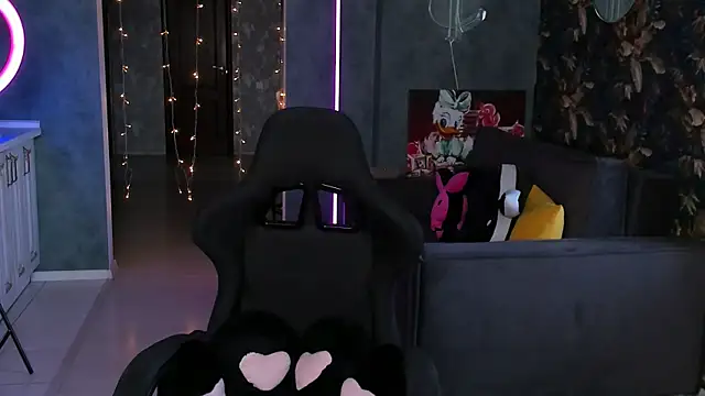 Blckmirrorr online show from 10, 9, 2025