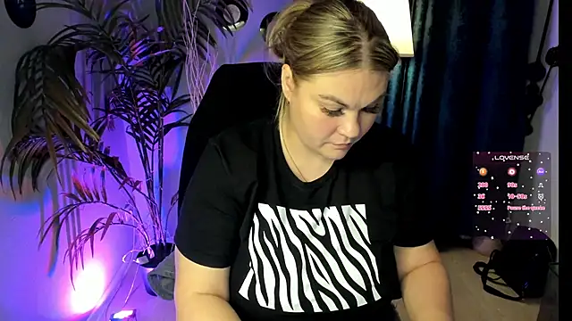 Snapshot of ZenaPallmer chatting on 11, 10, 2025 ZenaPallmer online show from 11, 10, 2025