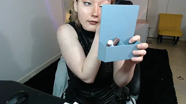 Crystal-dreamt online show from 3, 12, 2025