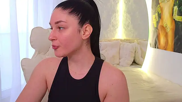 moniqque online show from 11, 4, 2026