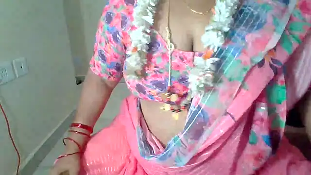 Snapshot of archanatelugu9 chatting on 26, 9, 2025 archanatelugu9 online show from 26, 9, 2025