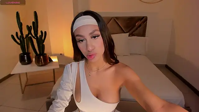 Snapshot of DannaCruz chatting on 6, 3, 2025 DannaCruz online show from 6, 3, 2025