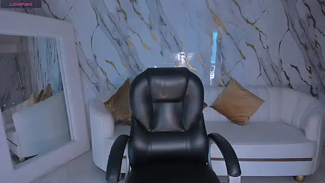 Snapshot of DannaCruz chatting on 2, 10, 2025 DannaCruz online show from 2, 10, 2025