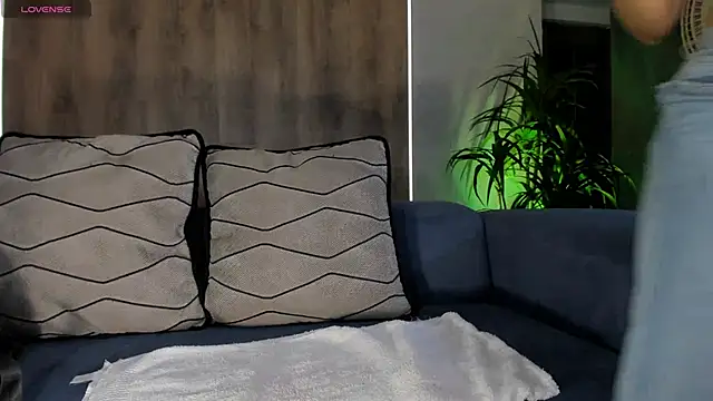 SophiePalmer online show from 30, 1, 2025