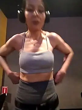 Snapshot of LissaThompsom chatting on 19, 12, 2025 LissaThompsom online show from 19, 12, 2025