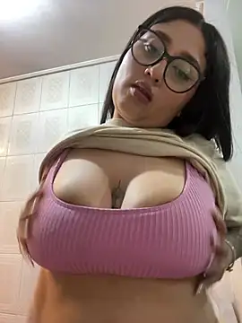 Snapshot of croftsmila chatting on 1, 5, 2026 croftsmila online show from 1, 5, 2026