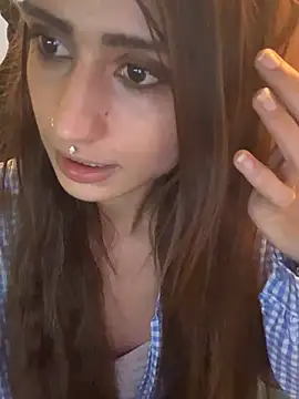 LaPetitechienne1 online show from 31, 1, 2025