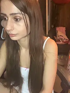 LaPetitechienne1 online show from 8, 2, 2025