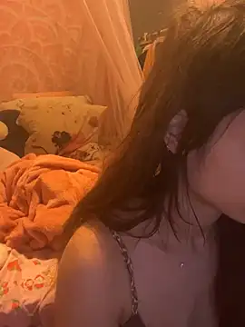 LaPetitechienne1 online show from 2, 3, 2025