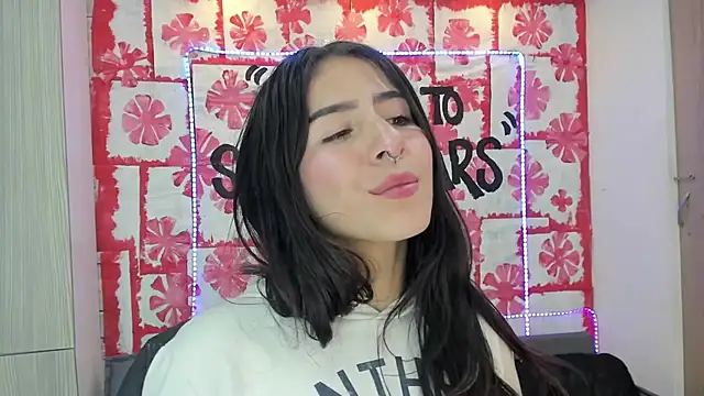 Mhelanny2 online show from 5, 3, 2025