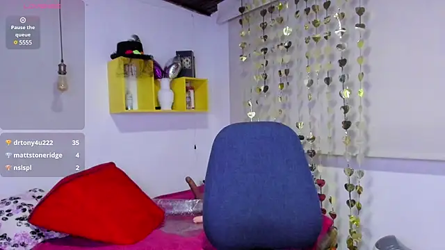 Snapshot of yasmin_goldenst chatting on 3, 1, 2025 yasmin goldenst online show from 3, 1, 2025