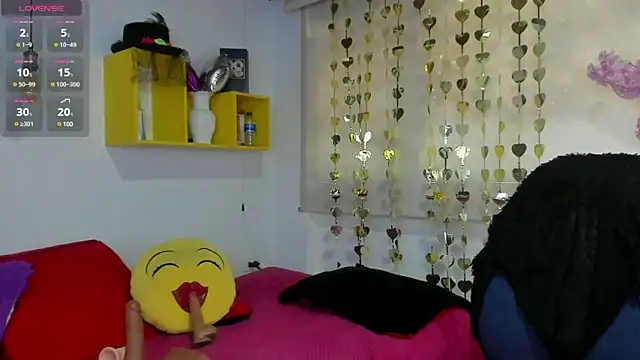 Snapshot of yasmin_goldenst chatting on 15, 1, 2025 yasmin goldenst online show from 15, 1, 2025