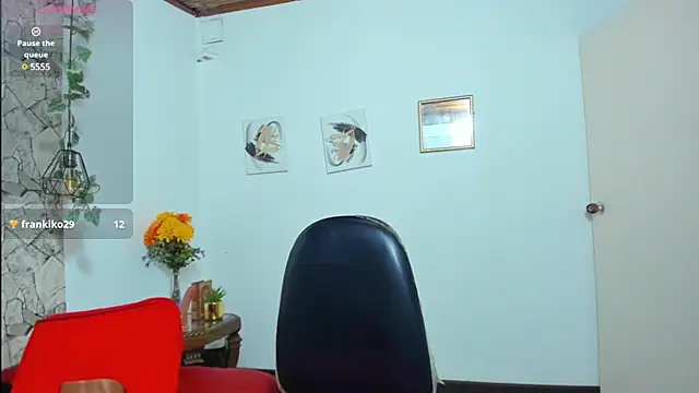 Snapshot of yasmin_goldenst chatting on 28, 2, 2025 yasmin goldenst online show from 28, 2, 2025