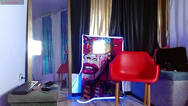 LatexDevil Blondie online show from 18, 12, 2024