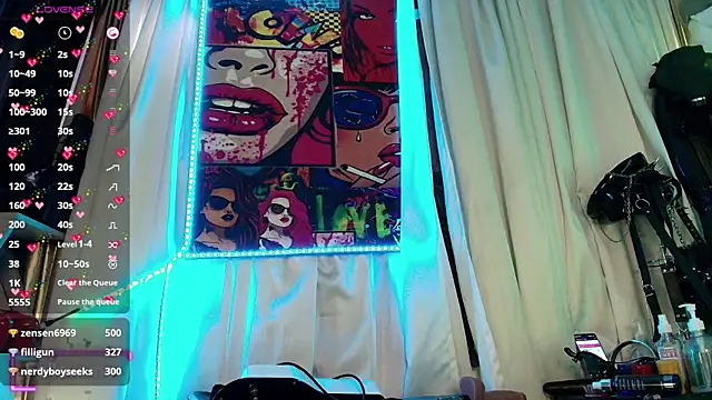 LatexDevil Blondie online show from 4, 3, 2025