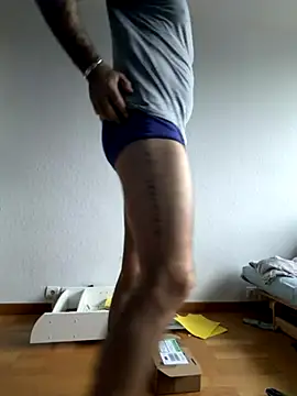 Snapshot of jouet75 chatting on 21, 12, 2025 jouet75 online show from 21, 12, 2025