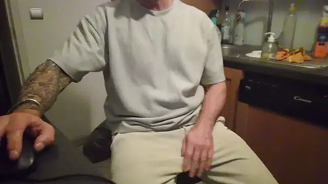 Snapshot of jouet75 chatting on 3, 3, 2026 jouet75 online show from 3, 3, 2026