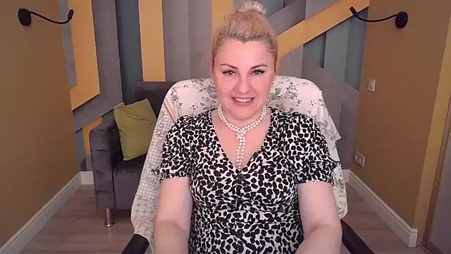 Candy Long online show from 17, 5, 2026