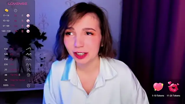 KindHazelHere  online show from 6, 11, 2025