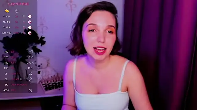 KindHazelHere  online show from 23, 11, 2025