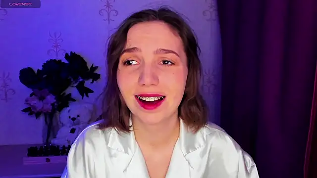 KindHazelHere  online show from 14, 2, 2026