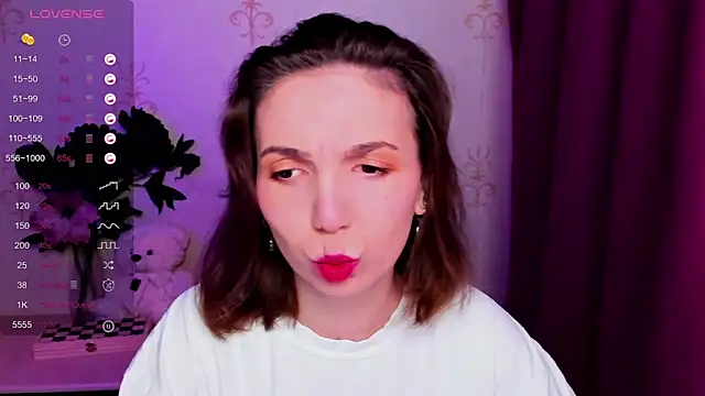 KindHazelHere  online show from 8, 4, 2026