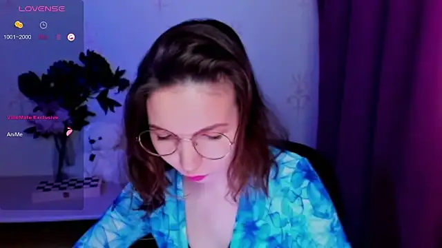 KindHazelHere  online show from 18, 4, 2026