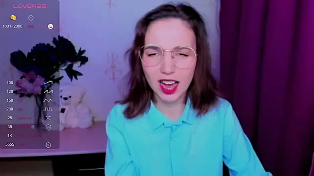 KindHazelHere  online show from 26, 5, 2026