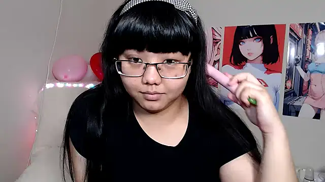 Snapshot of Moertomlly chatting on 6, 3, 2025 Moertomlly online show from 6, 3, 2025