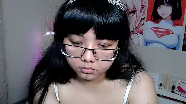 Snapshot of Moertomlly chatting on 11, 3, 2025 Moertomlly online show from 11, 3, 2025