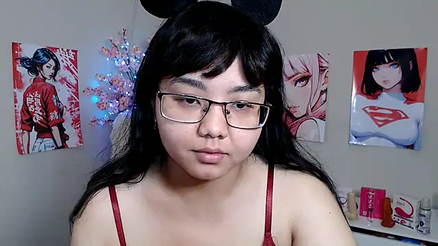 Snapshot of Moertomlly chatting on 8, 11, 2025 Moertomlly online show from 8, 11, 2025