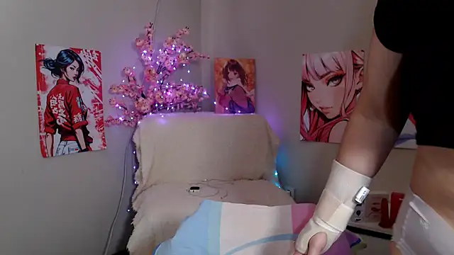 Snapshot of Moertomlly chatting on 23, 11, 2025 Moertomlly online show from 23, 11, 2025