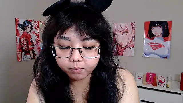 Snapshot of Moertomlly chatting on 28, 11, 2025 Moertomlly online show from 28, 11, 2025