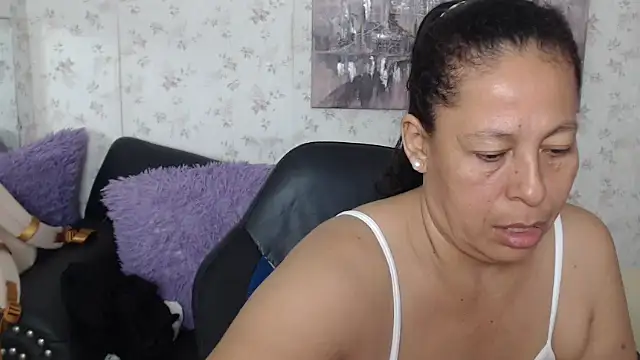 Snapshot of mature_martina chatting on 28, 6, 2026 mature martina online show from 28, 6, 2026