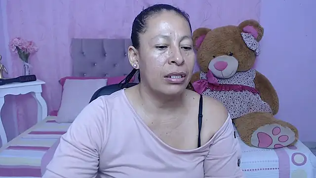 Snapshot of mature_martina chatting on 2, 7, 2026 mature martina online show from 2, 7, 2026