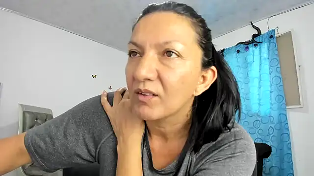 Snapshot of Angelblue_ chatting on 2, 1, 2025 Angelblue online show from 2, 1, 2025