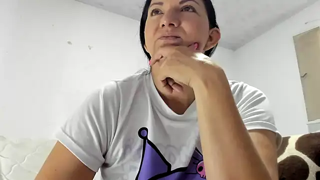 Snapshot of Angelblue_ chatting on 14, 10, 2025 Angelblue online show from 14, 10, 2025