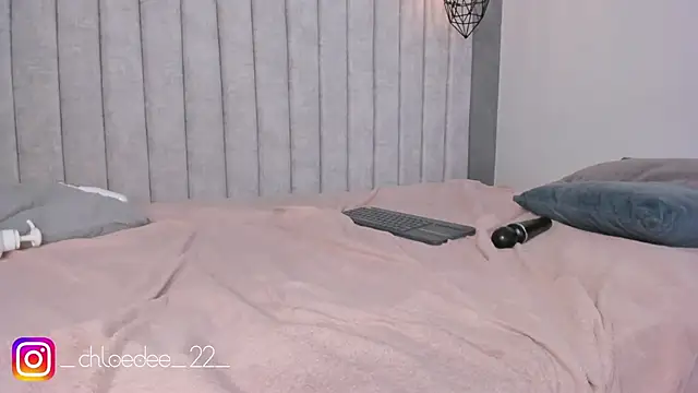 chloe d online show from 2, 2, 2025