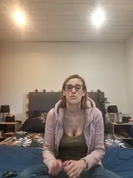 Snapshot of Madame_Callie chatting on 17, 5, 2026 Madame Callie online show from 17, 5, 2026