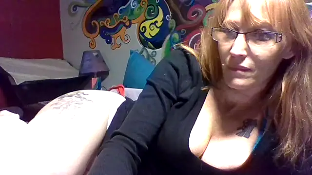 Snapshot of 4EyedSluttyGinger chatting on 1, 1, 2025 4EyedSluttyGinger online show from 1, 1, 2025