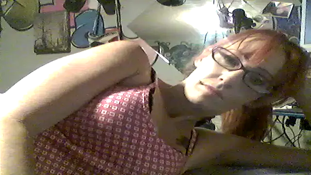 Snapshot of 4EyedSluttyGinger chatting on 30, 4, 2026 4EyedSluttyGinger online show from 30, 4, 2026