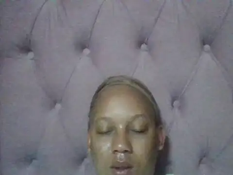 Snapshot of ShooingBunch chatting on 9, 10, 2025 ShooingBunch online show from 9, 10, 2025