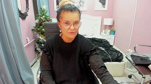 Snapshot of AerysMitch chatting on 8, 1, 2025 AerysMitch online show from 8, 1, 2025