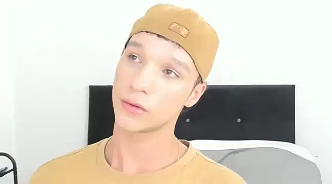 angelcortes online show from 4, 1, 2025