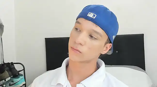 angelcortes online show from 10, 1, 2025