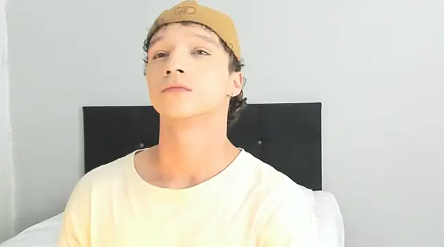 angelcortes online show from 25, 2, 2025