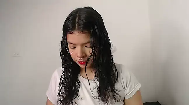 yungelitamor  online show from 6, 1, 2025